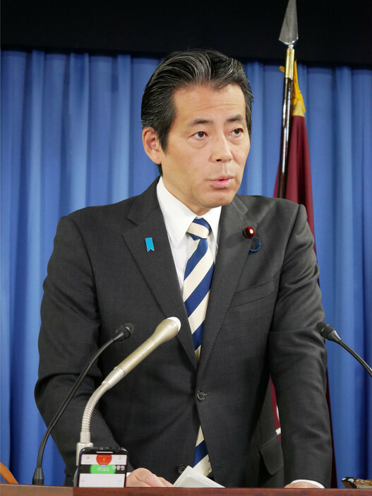 記者会見する自民党の福田達夫幹事長代行＝２５日午後、東京・永田町の同党本部