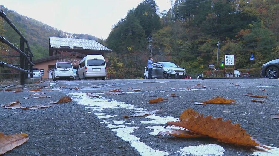 ドライブインの駐車場