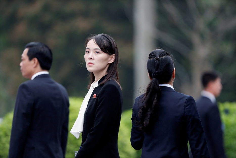 １１月５日、 北朝鮮の金正恩朝鮮労働党総書記の妹である金与正氏（写真）は、米国、日本、韓国の軍事訓練に反発し、北朝鮮による核武力強化を正当化するものだと述べた。ハノイで２０１９年３月代表（２０２４年　ロイター）