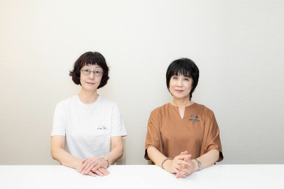 川上弘美さん（左）と小池真理子さん（右）　表参道・青山ブックセンター本店にて　撮影・深野未季