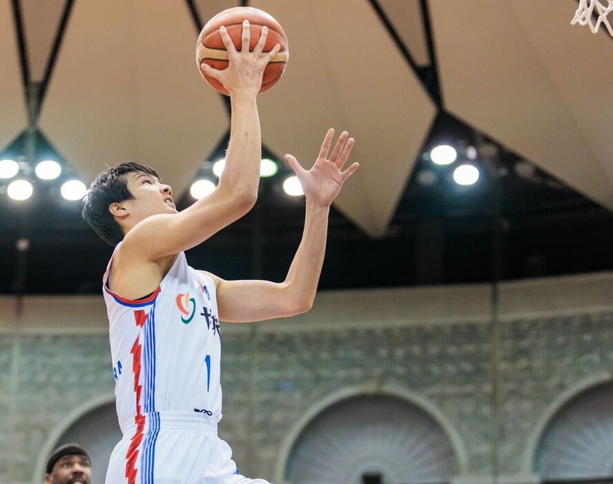 シュートを放つ福岡・中村（Bリーグ提供）