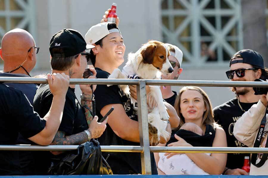 パレードに参加したドジャース・大谷翔平と愛犬のデコピン【写真：Getty Images】