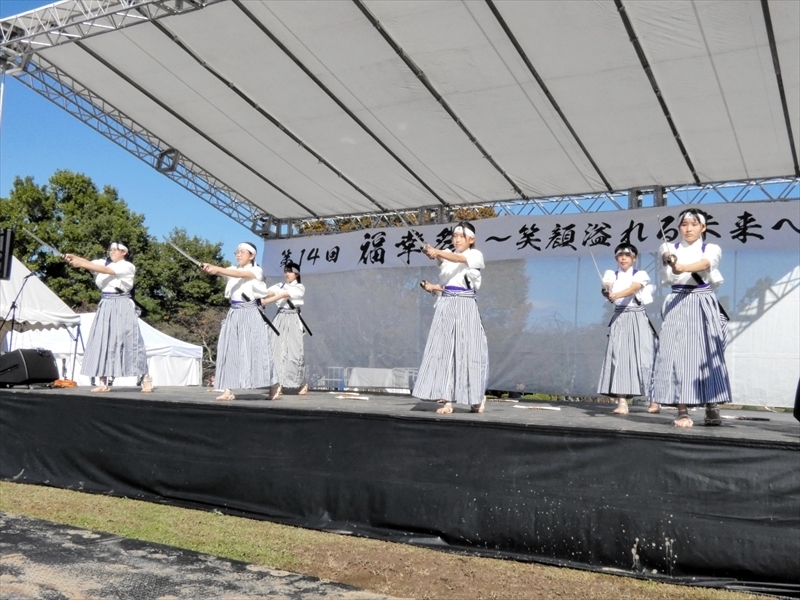 剣舞などが披露されたステージ