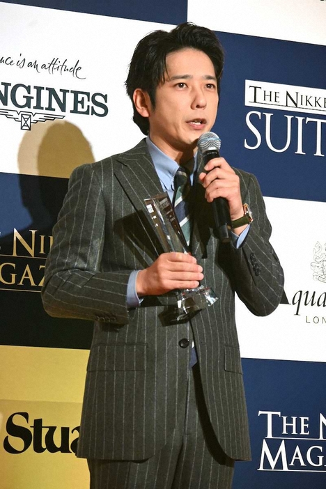 ＜「SUITS　OF　THE　YEAR　2024」授賞式＞受賞式に出席した二宮和也（撮影・小渕　日向子）