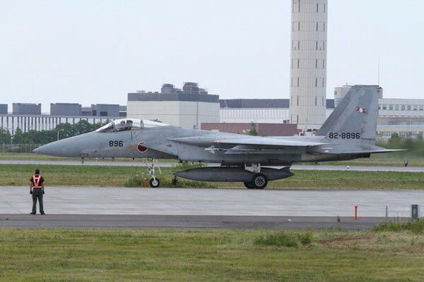 航空自衛隊のF-15戦闘機（画像：写真AC）。