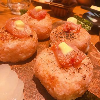 北海道の豊かな食材を使ったたらこバター焼きおにぎり