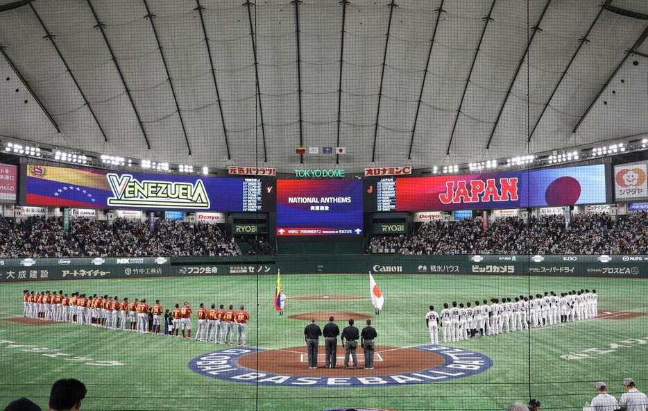 試合開始を待つ東京ドーム（撮影・萩原悠久人）