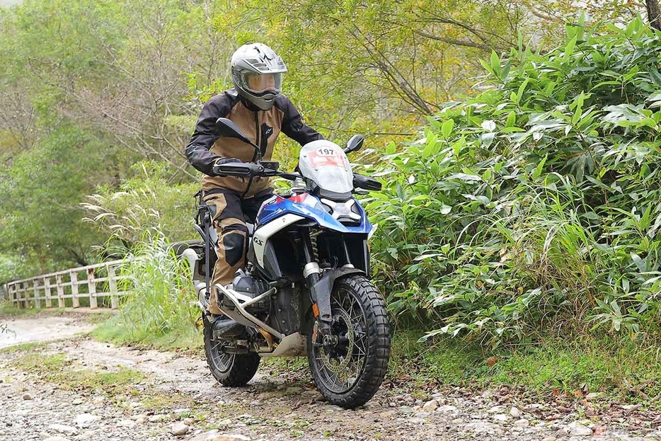 BMW「R 1300 GS」には3種のグレードが設定されている。今回の体験取材で筆者（中村友彦）が試乗したのは、オフロード指向が強い「GSスポーツ」