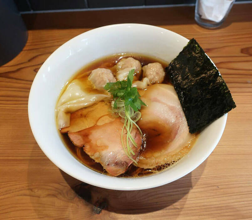 淡麗ラーメンの名店を経てオープン「らぁ麺や ふぢとら」