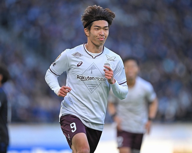 先制弾の宮代。写真：金子拓弥（サッカーダイジェスト写真部）