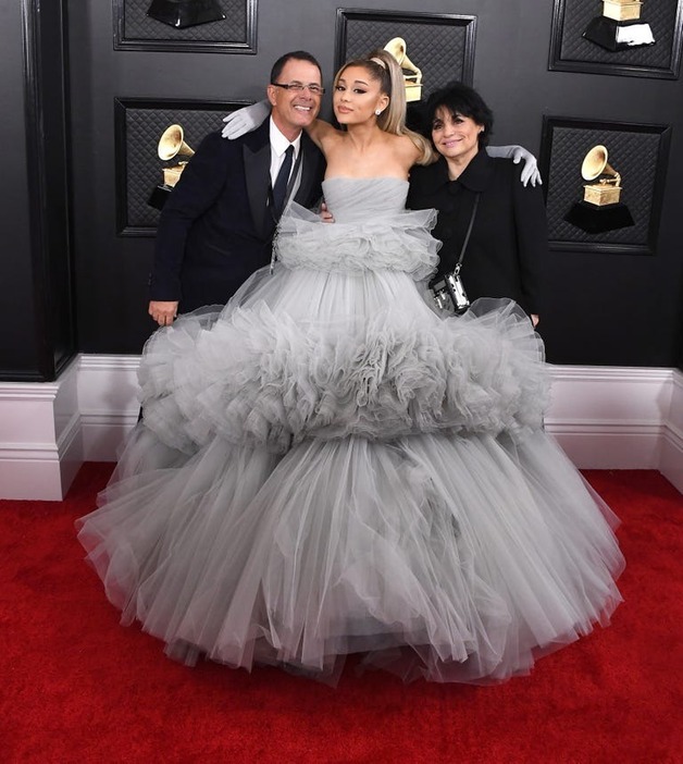 Getty Images エドワード・ブテラ（Edward Butera）、アリアナ・グランデ（Ariana Grande）、ジョアン・グランデ（Joan Grande）