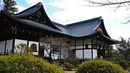 三条天皇ゆかりの広隆寺（写真：skipinof / PIXTA）