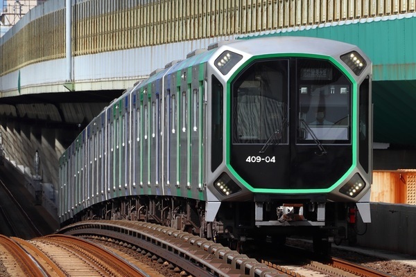 大阪メトロ中央線の400系電車（画像：PIXTA）。