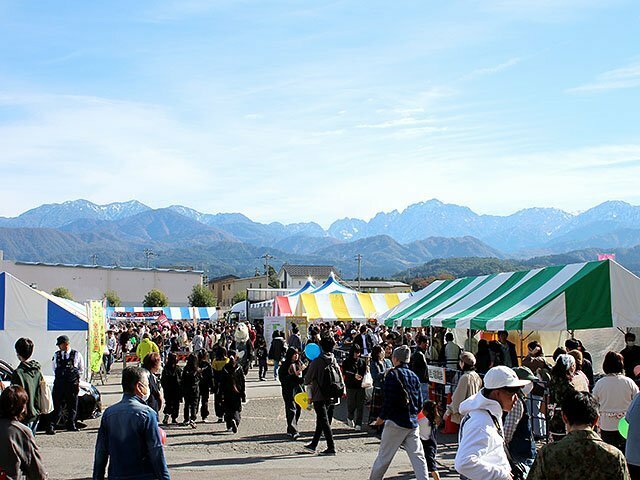 剱岳を望む絶景が広がった会場