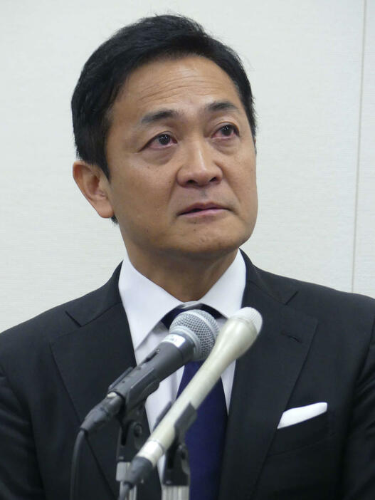 妻への思いを涙ながらに語る国民民主党の玉木雄一郎代表（2024年11月11日撮影）