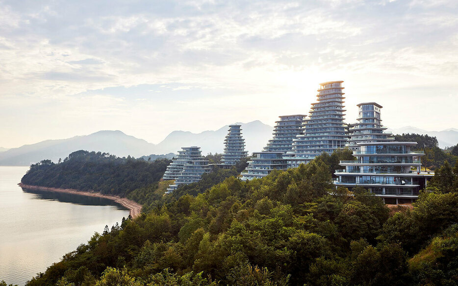 「黄山マウンテン・ヴィレッジ（Huangshan Mountain Village）」（設計：MADアーキテクツ）（c）Hufton + Crow