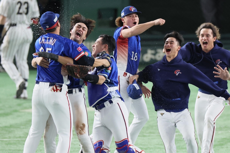 日本に4－0で勝利した台湾。得点を許さなかった投手陣も光った(C)産経新聞社