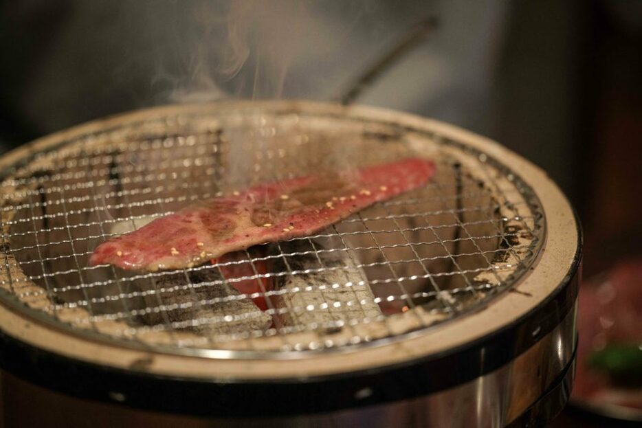 肩の部位であるブリスケは少し硬いのが特徴。焼肉として薄くスライスするブリスケの食感や脂の旨みが堪らないと、小池さんも大好きな部位だ