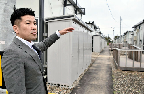 「水は深いところで１７０センチ近くあった」と振り返る神前さん（１１日、輪島市宅田町で）