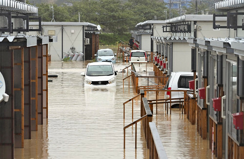 記録的大雨で浸水した仮設住宅（９月２２日）＝大石健登撮影