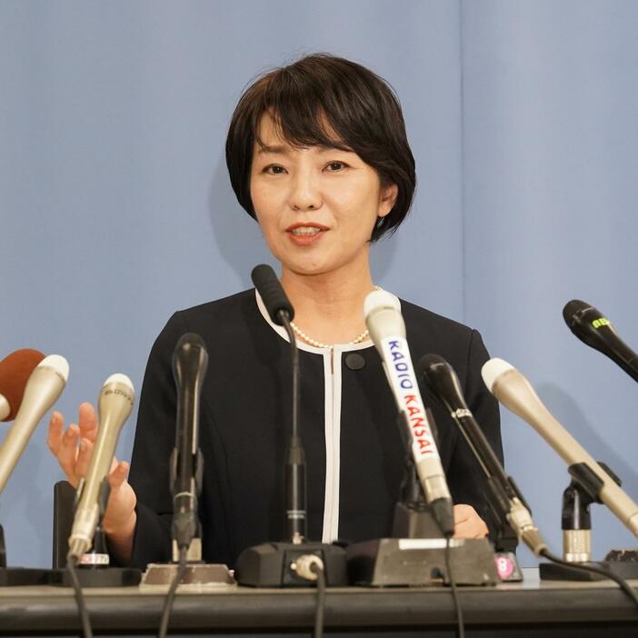 稲村氏