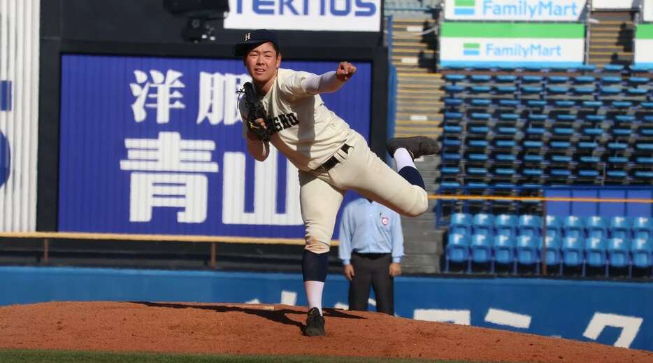 8回無失点で準決勝進出に貢献した広島商・徳永＝神宮（撮影・児嶋基）