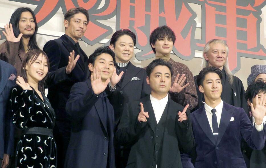 　（後列左から）野村周平、玉木宏、阿部サダヲ、一ノ瀬颯、本山力