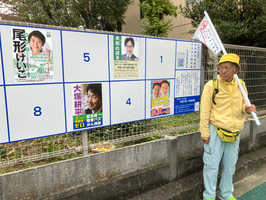 「黄色のおじさん」太田敏光さん（76）　（名古屋市港区　11月22日撮影）