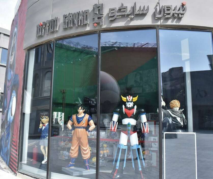 日本のアニメや漫画のグッズを取り扱う「Nippon　Sayko（日本最高）」の店舗。人気キャラクターのグッズなどを多数販売する＝30日、リヤド（根本和哉撮影）