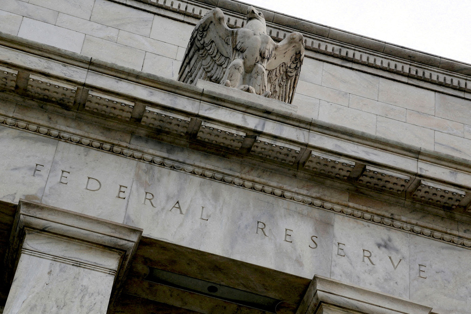 米連邦準備理事会（ＦＲＢ）は６─７日に開催した連邦公開市場委員会（ＦＯＭＣ）でフェデラルファンド（ＦＦ）金利の誘導目標を０．２５％ポイント引き下げ、４．５０─４．７５％とした。２０１３年７月撮影（２０２４年　ロイター/Jonathan Ernst）