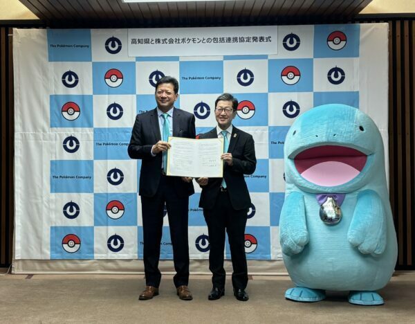 県内全34市町村「ポケふた」が設置されるほか、「土佐和紙ひとこと便せん」など高知県を代表する特産品や工芸品、銘菓などのコラボ商品が展開されていく