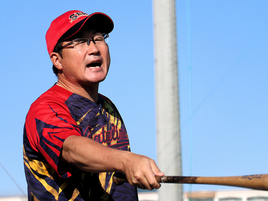 監督就任わずか1年間で聖カタリナを甲子園へと導いた浮田宏行氏　photo by Sugino Ichiro