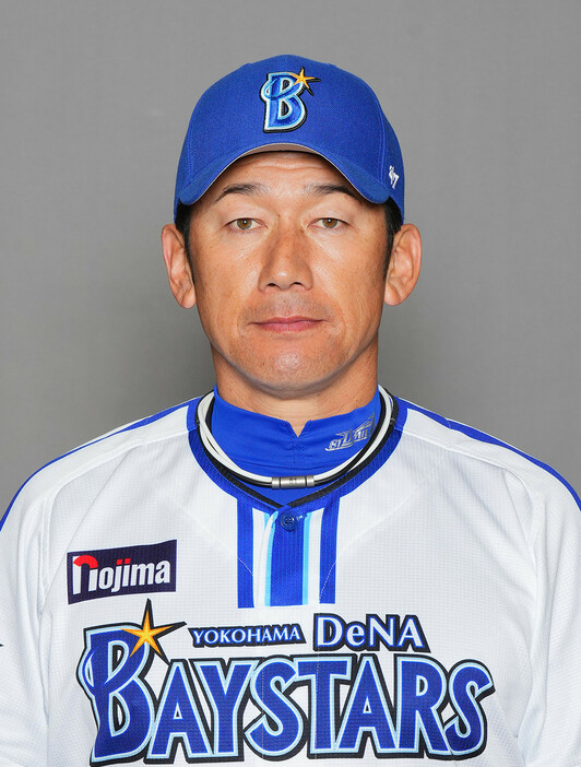 プロ野球でその年に最も功績があった監督、選手らに贈られる正力松太郎賞の選考委員会が７日、東京都内で開かれ、ＤｅＮＡを２６年ぶり３度目の日本シリーズ制覇に導いた三浦大輔監督（５０）が初めて選ばれた。