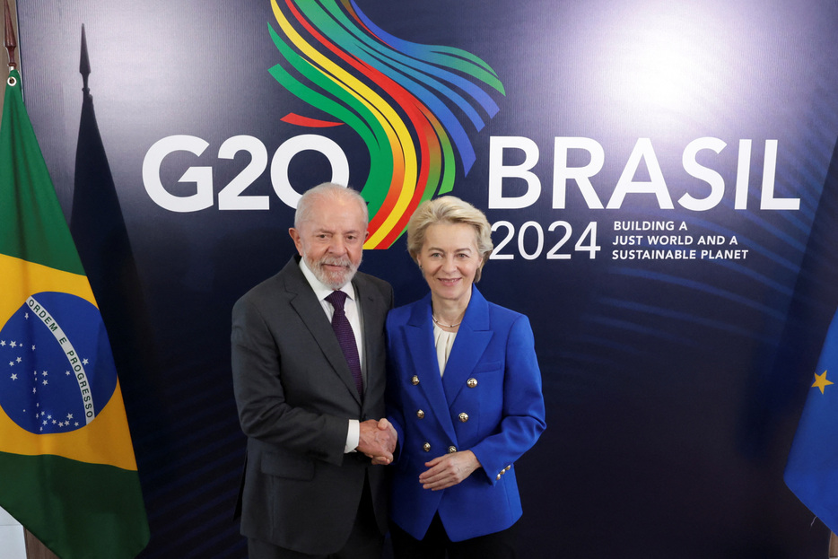 　１１月１７日、２０カ国・地域（Ｇ２０）首脳会議が１８、１９の両日、ブラジル南東部リオデジャネイロで開かれる。写真はブラジルのルラ大統領とフォンデアライエン欧州委員長。Ｇ２０を前にブラジルのリオデジャネイロで撮影（２０２４　ロイター／Ricardo Moraes）