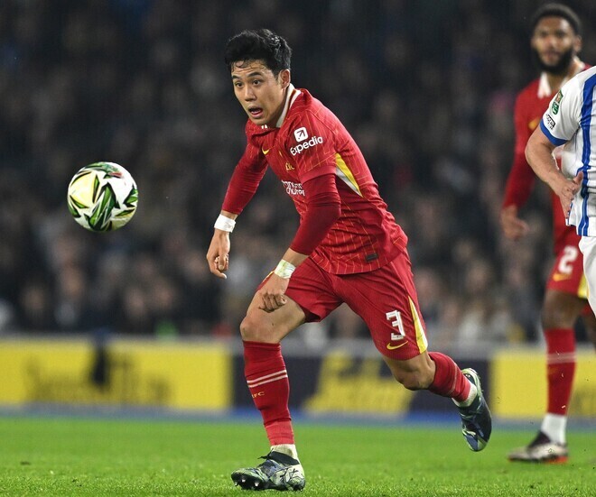 ブライトン戦で奮闘した遠藤。(C)Getty Images