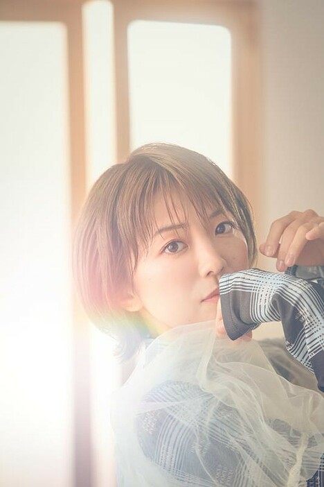 熊木杏里、11/27発売オリジナルALタイトル曲「生きるとは」先行配信スタート