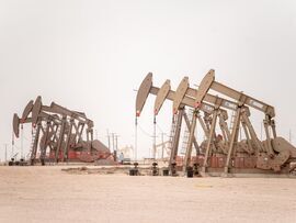 Oil pump jacks in Texas, US. Photographer: Sergio Flores/Bloomberg