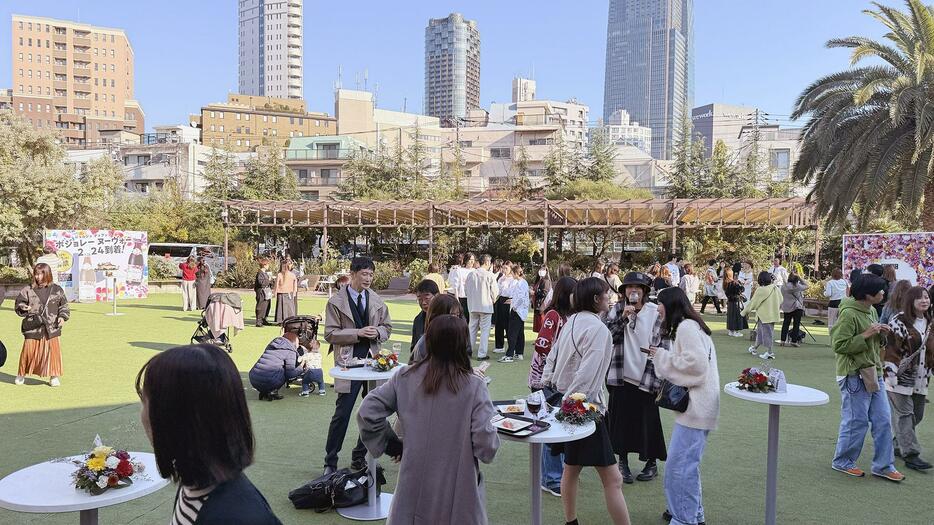 初日は好天に恵まれ大盛況