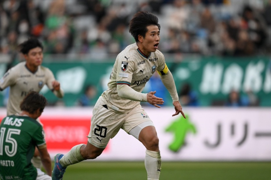 山田新がアディショナルタイムにハットトリックを決めるゴールで決勝点！（写真◎J.LEAGUE）