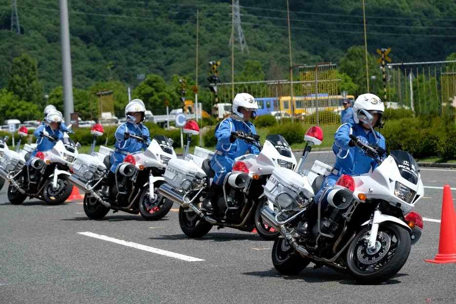 白バイ隊員たちの日々培われてきた技術を競う「全国白バイ安全運転競技大会」