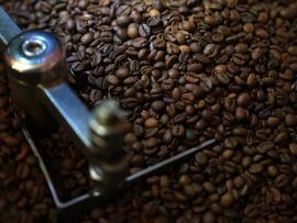 Roasted Arabica coffee beans. Photographer: Dimas Ardian/Bloomberg