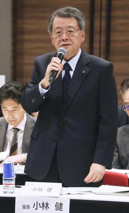 国民スポーツ大会の将来像を議論する有識者会議の会合であいさつする小林健座長＝20日午後、東京都内