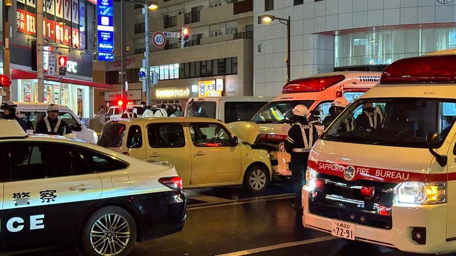 事故現場（26日夜　札幌市西区）