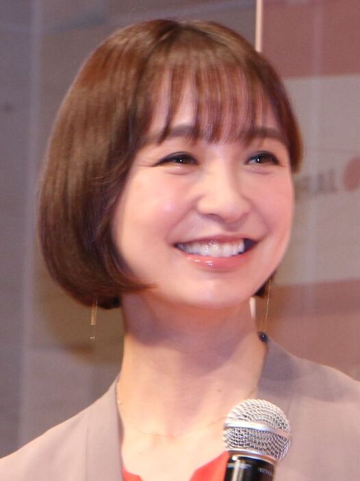 篠田麻里子さん