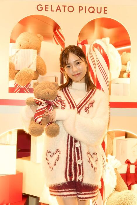 ルームウェアブランド「gelato pique」のポップアップイベント「GELATO PIQUE CHRISTMAS GIFT MARKET 2024」に来場した島崎遥香さん