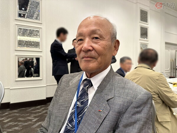 第302飛行隊の創隊50周年行事に参加した山本忠夫氏。飛行隊のオジロワシのマークの考案者（布留川 司撮影）。