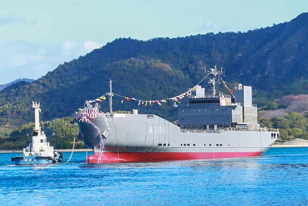 2024年11月28日、命名・進水した新型輸送艦「ようこう」（画像：内海造船）。