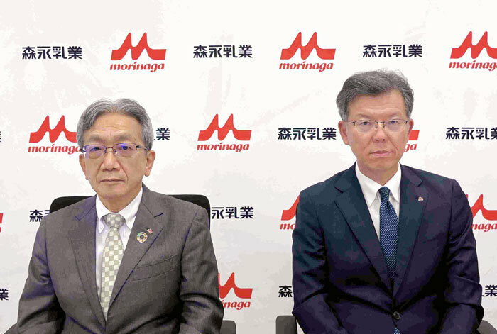 会見で大川禎一郎副社長㊧、野崎昭弘常務