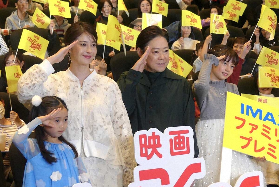 映画「はたらく細胞」のイベントに出席した（左から）泉谷星奈、松本若菜、阿倍サダヲ、マイカ・ピュ