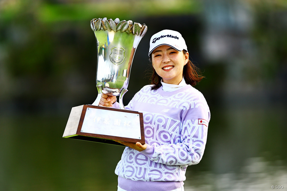 今季初優勝を飾った山内日菜子。地元・宮崎開催の最終戦出場も決めた